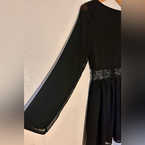 Tobi Size M Trumpet Mini Dress with Cutout Mid Section - Picture 6 of 7